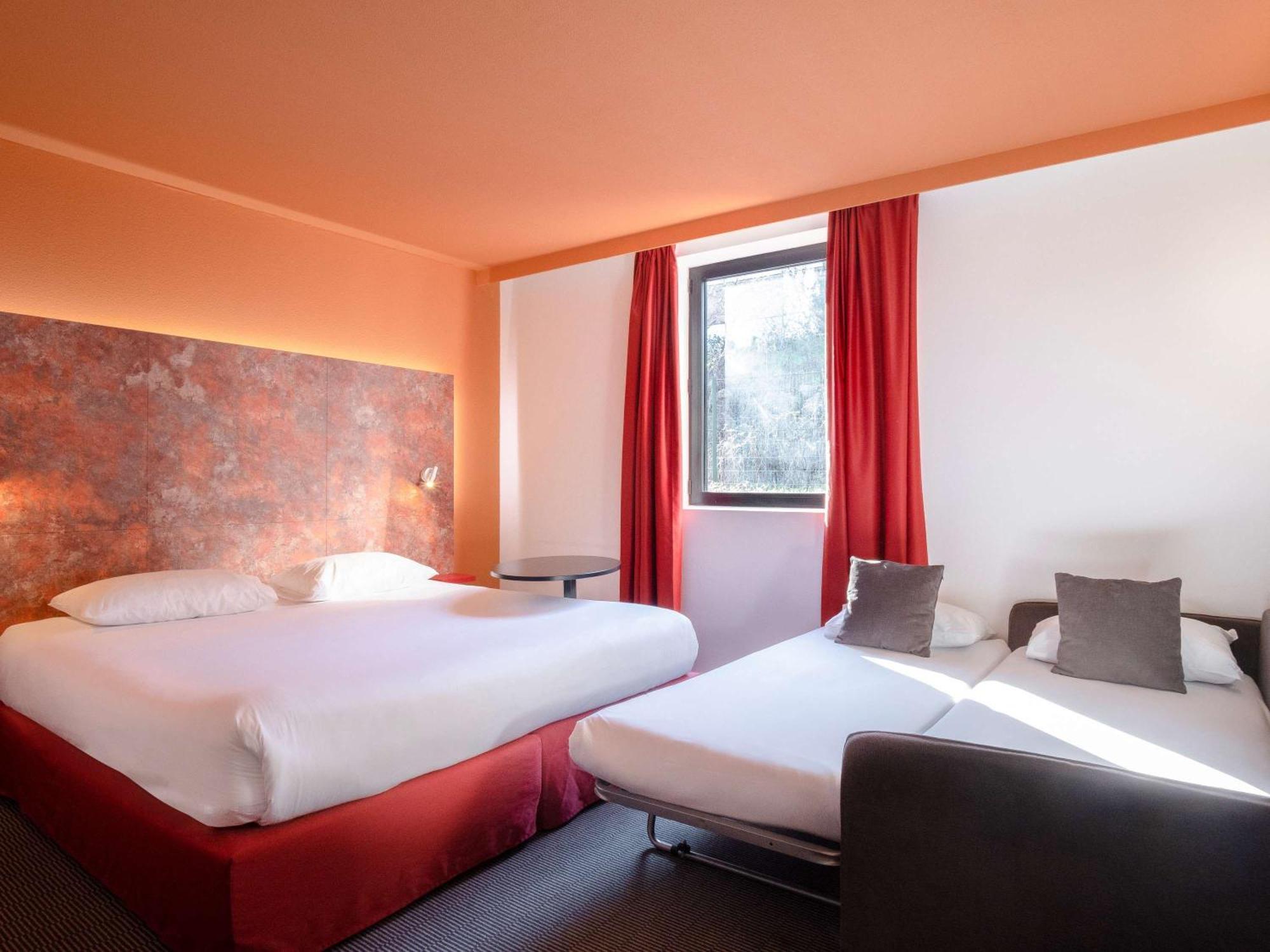 Hotel Ibis Styles Cite Espace 3*